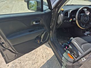 2021 Jeep Renegade Limited - Driver's Front Door Image